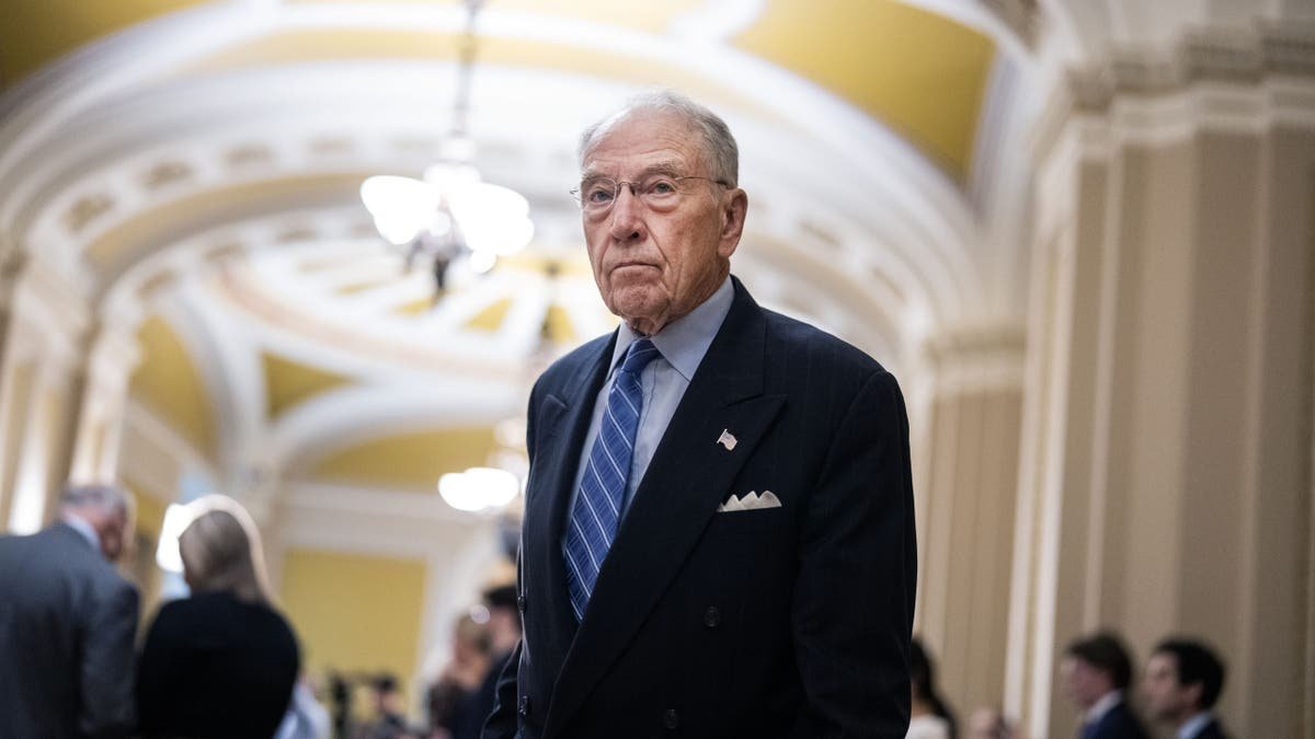 Grassley in the hallway to the Senate